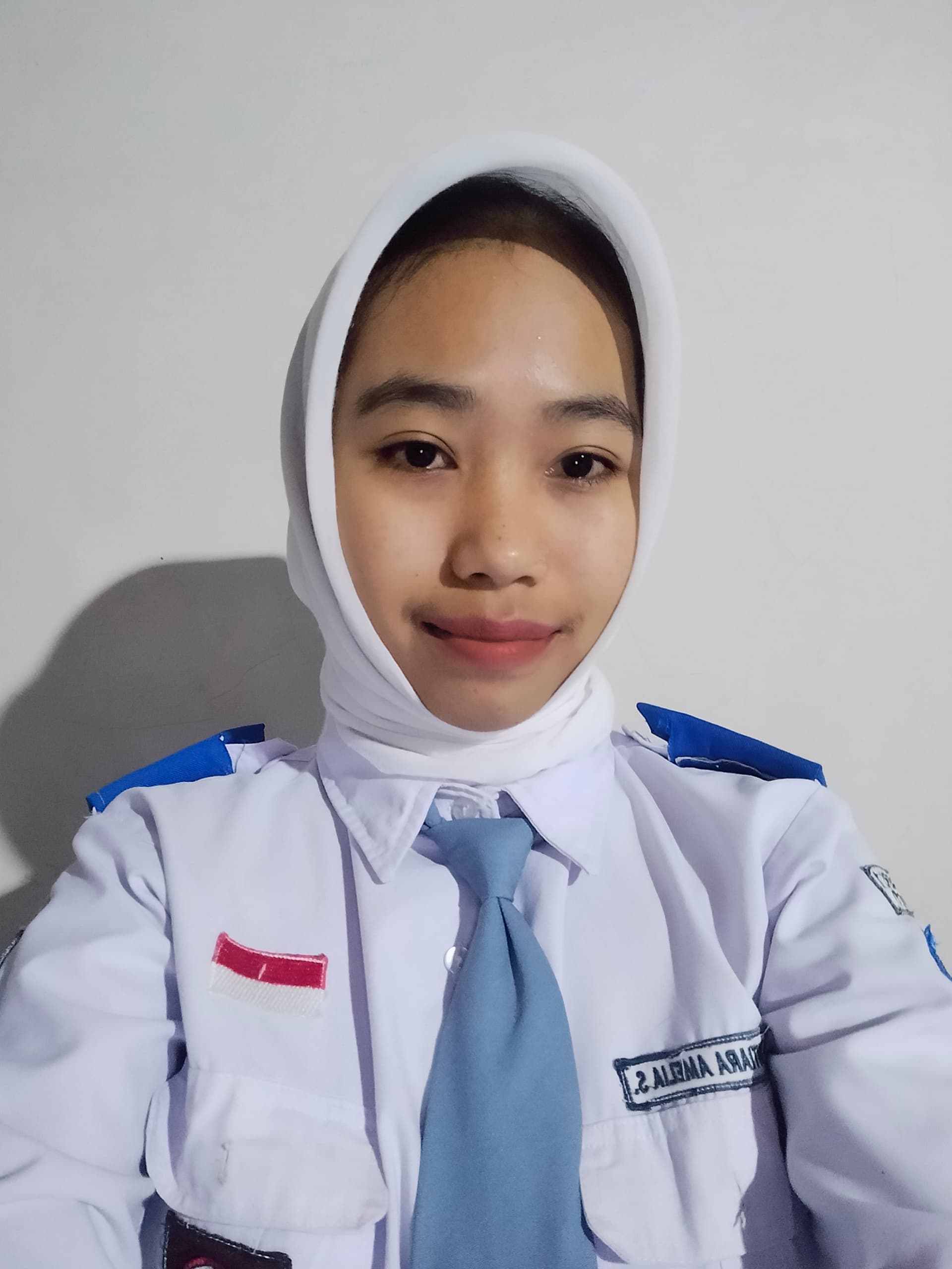 Profile picture of Mutiara Amelia Septiani in a white uniform with blue accents